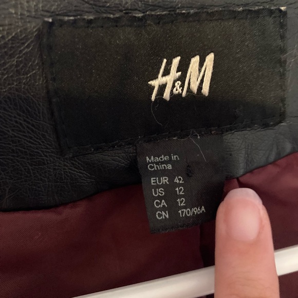 Black leather crop jacket - Picture 2 of 3